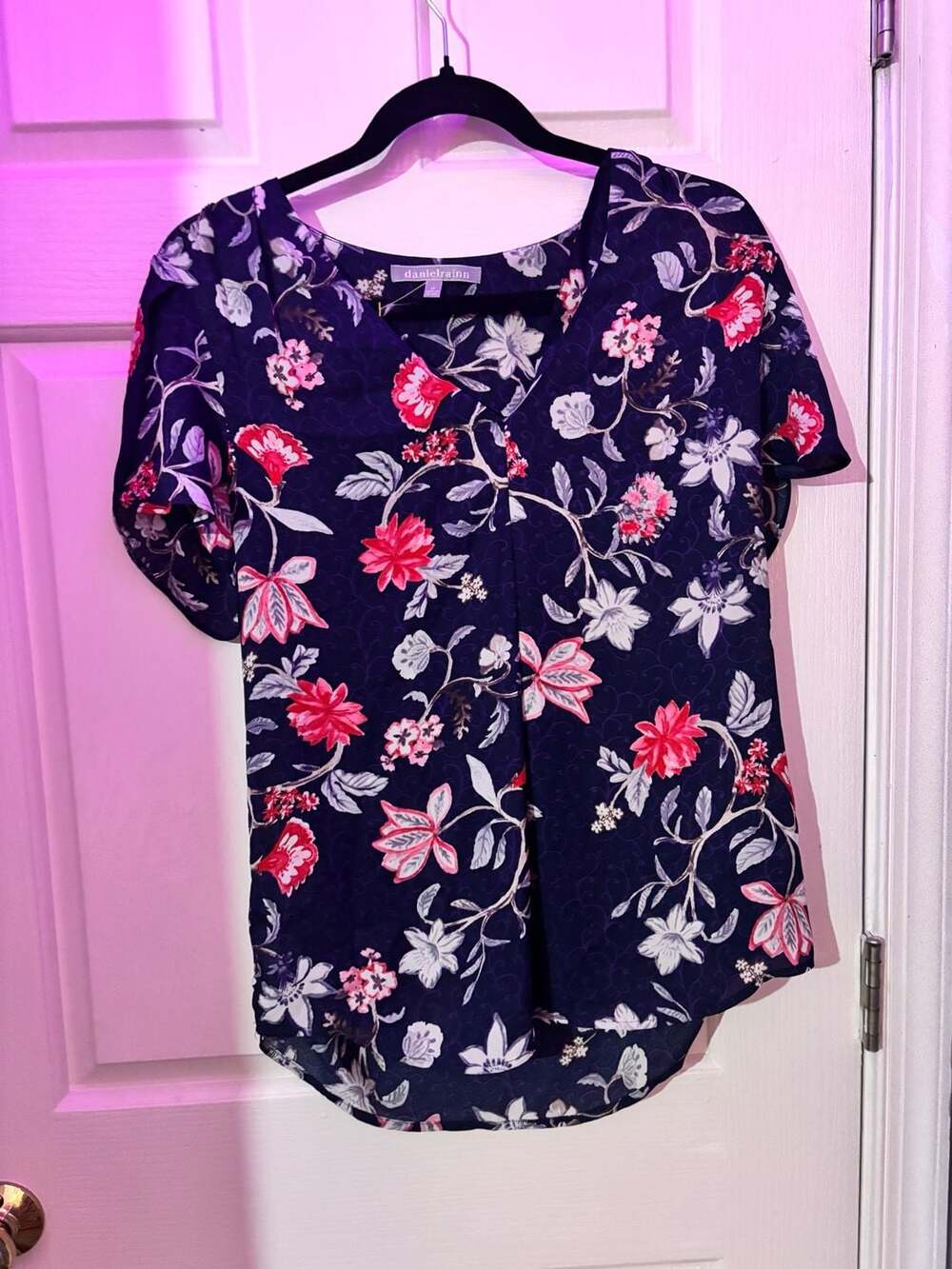 Daniel Rainn Blouse Size M Navy Floral V-Neck Short Sleeve